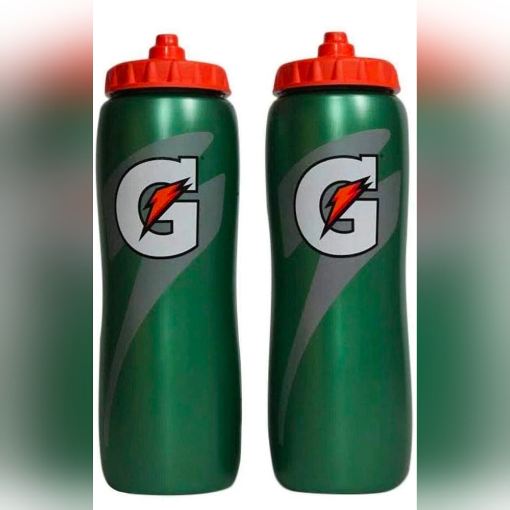 2 Gatorade Green Water Bottles with Orange Caps 32oz Contour Squeeze Bottle GM3